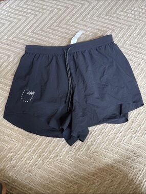 Lululemon size small track that short